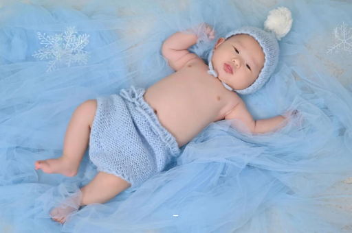 迁西宝宝吐奶黄色